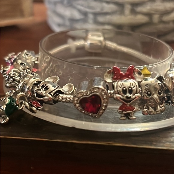 Mickey and Friends Charm bracelet - Picture 11 of 11